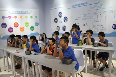 震撼感的暑假,学生涌进智海云天AR/VR教育展厅