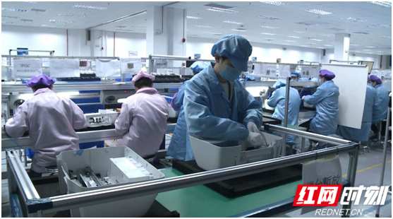 目前,新金宝集团岳阳工厂每天能生产3万台以上打印机,产品主要销往